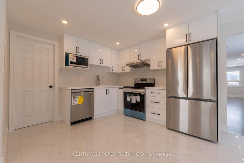 193 Cameron Cres, Georgina, L4P 2N7 | Image 3