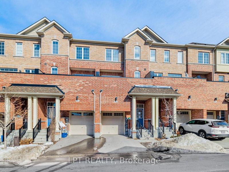 247 Harding Park St, Newmarket, L3Y 0E3 | Image 2