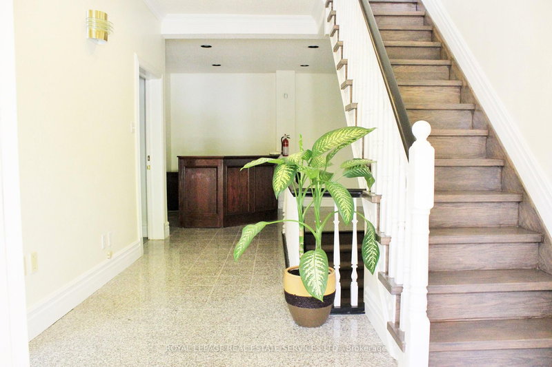 #8 - 7626 Yonge St, Vaughan, L4J 1V9 | Image 2