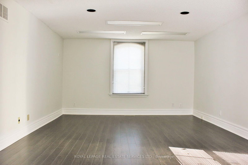 #8 - 7626 Yonge St, Vaughan, L4J 1V9 | Image 3
