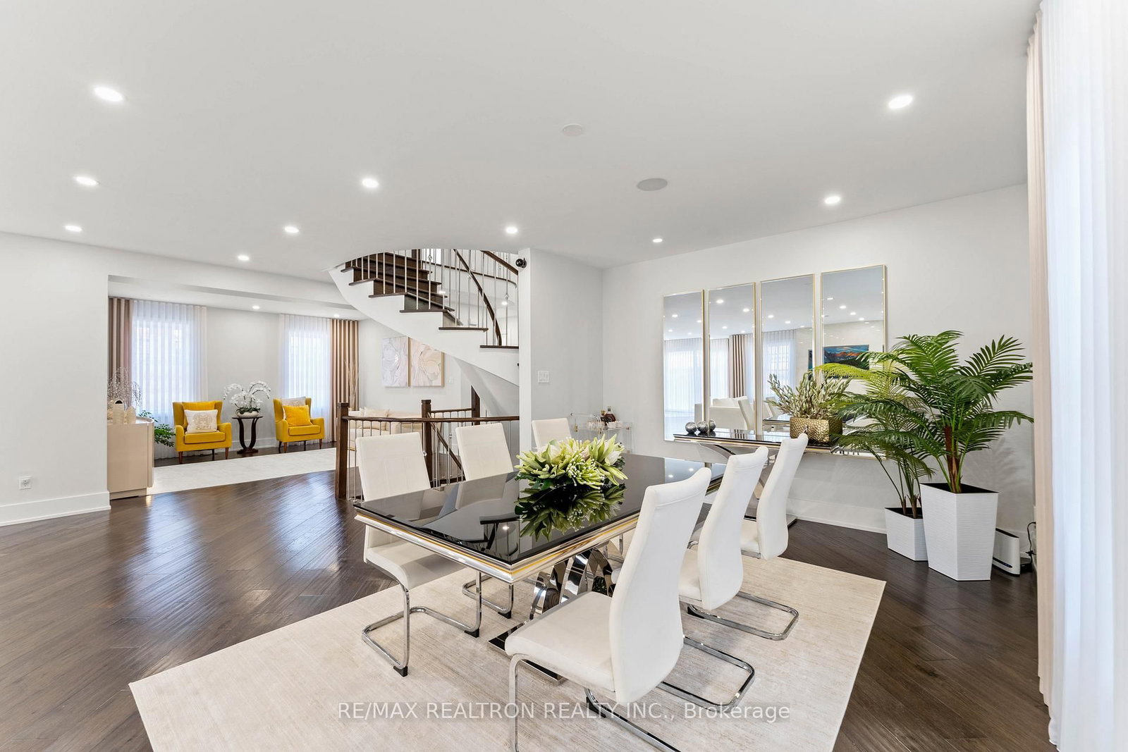 Detached House for sale at 63 Willett Crescent, Richmond Hill, Ontario, L4C 7W2 - Mill Pond - MLS: N12735754