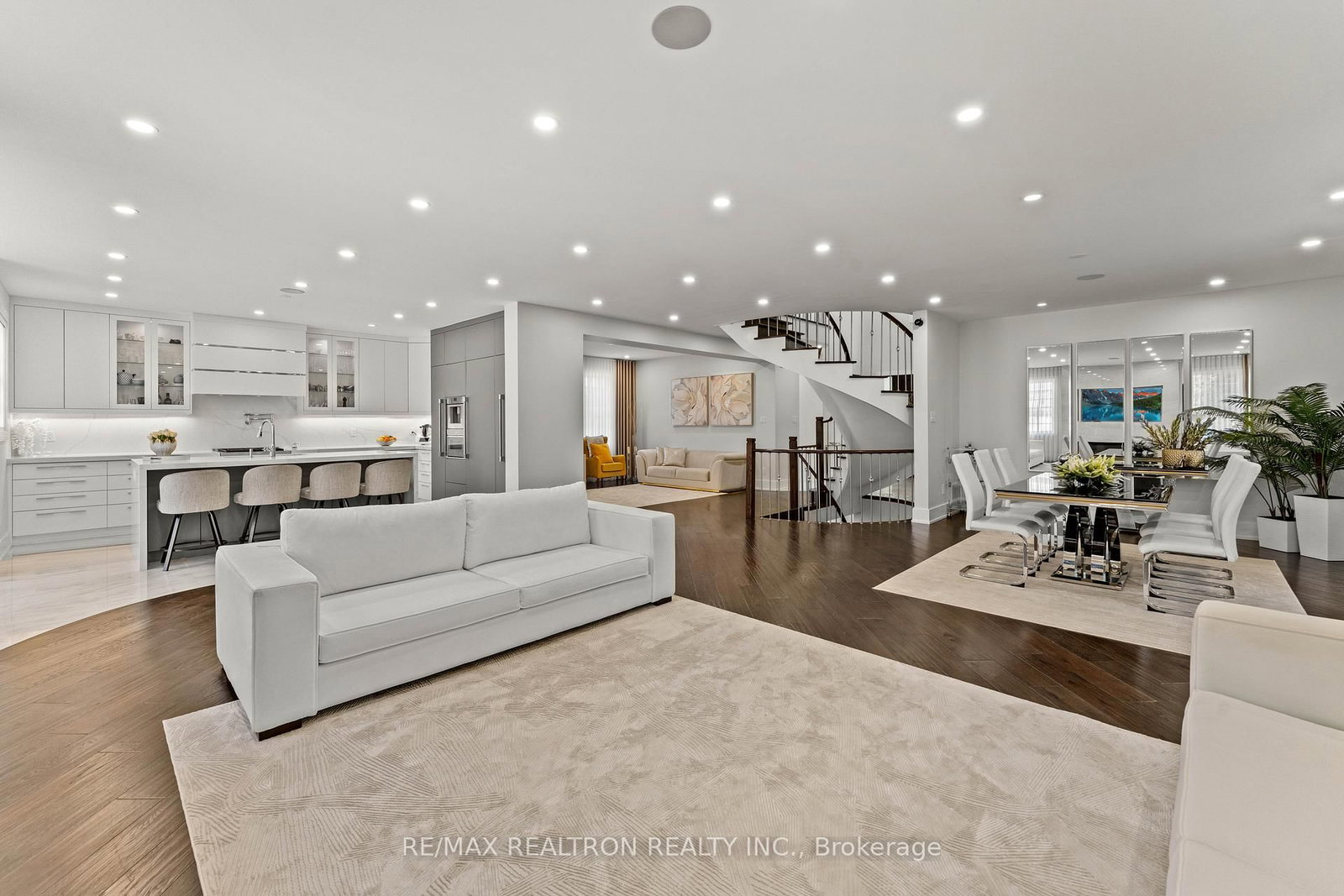 Detached House for sale at 63 Willett Crescent, Richmond Hill, Ontario, L4C 7W2 - Mill Pond - MLS: N12735754