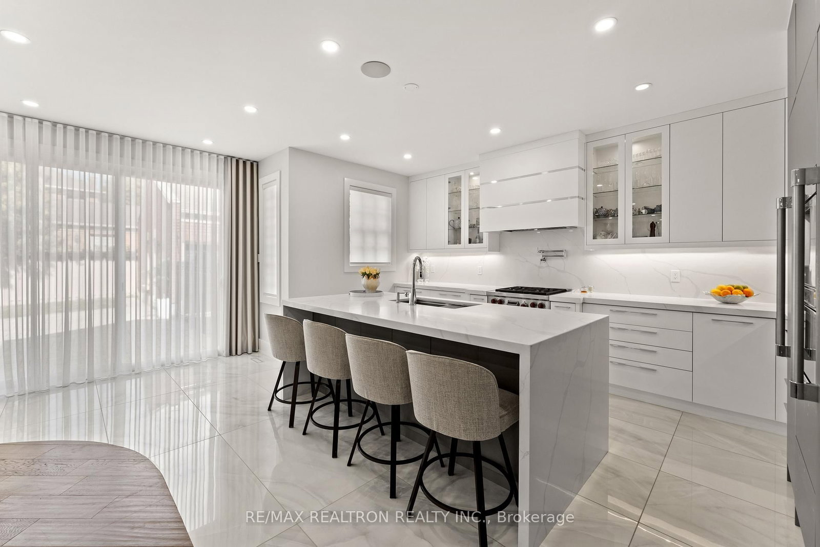 Detached House for sale at 63 Willett Crescent, Richmond Hill, Ontario, L4C 7W2 - Mill Pond - MLS: N12735754