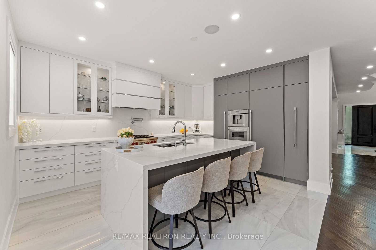 Detached House for sale at 63 Willett Crescent, Richmond Hill, Ontario, L4C 7W2 - Mill Pond - MLS: N12735754