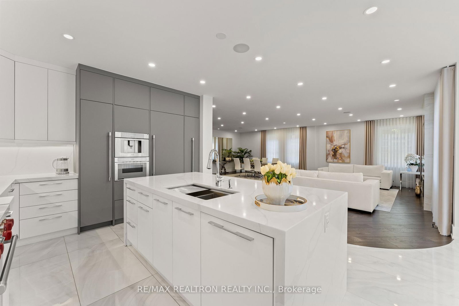 Detached House for sale at 63 Willett Crescent, Richmond Hill, Ontario, L4C 7W2 - Mill Pond - MLS: N12735754