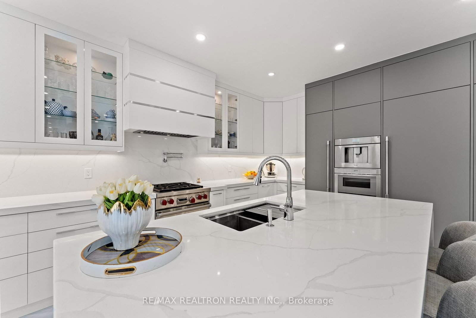 Detached House for sale at 63 Willett Crescent, Richmond Hill, Ontario, L4C 7W2 - Mill Pond - MLS: N12735754