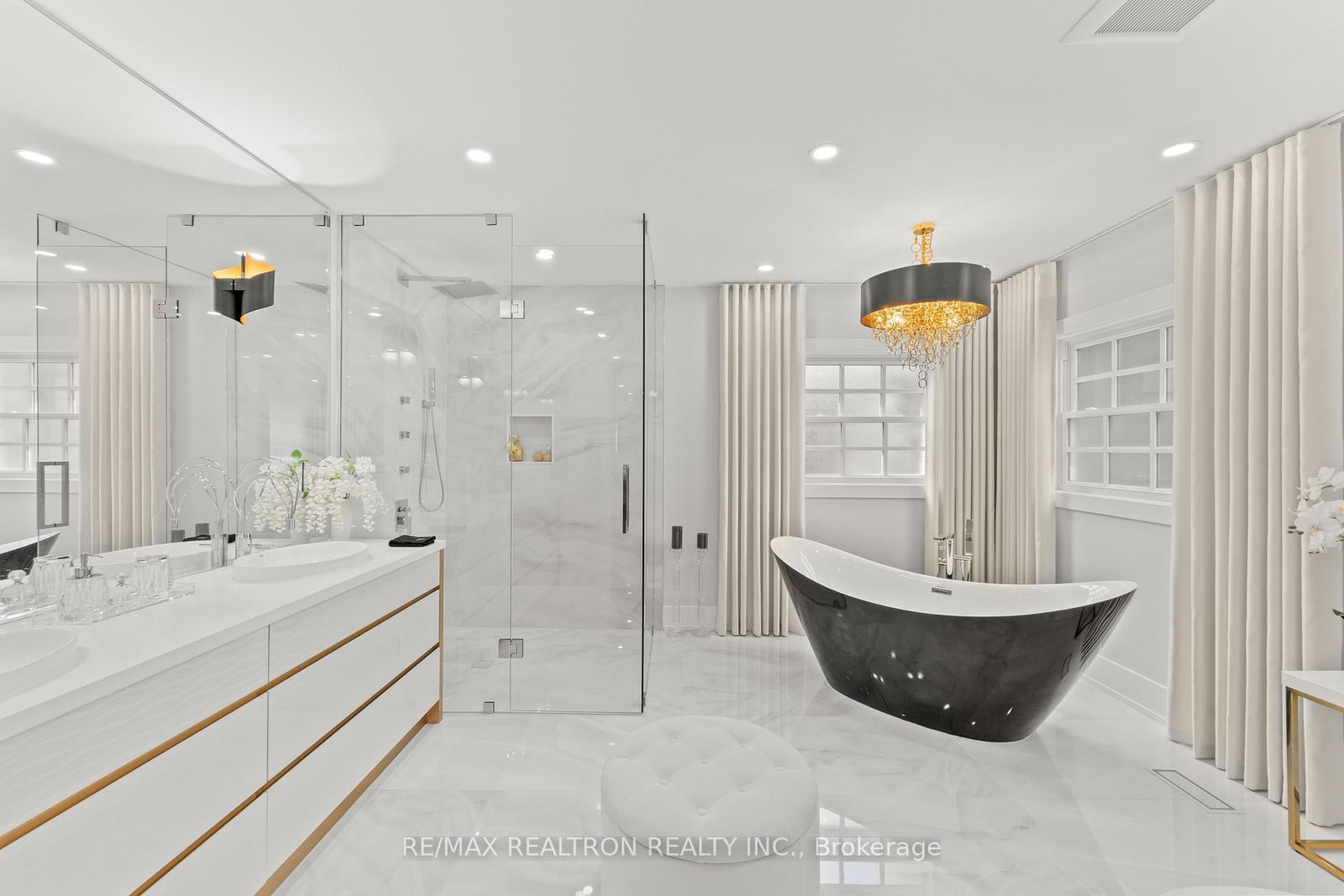 Detached House for sale at 63 Willett Crescent, Richmond Hill, Ontario, L4C 7W2 - Mill Pond - MLS: N12735754