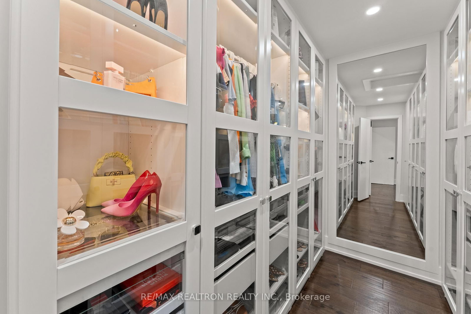 Detached House for sale at 63 Willett Crescent, Richmond Hill, Ontario, L4C 7W2 - Mill Pond - MLS: N12735754