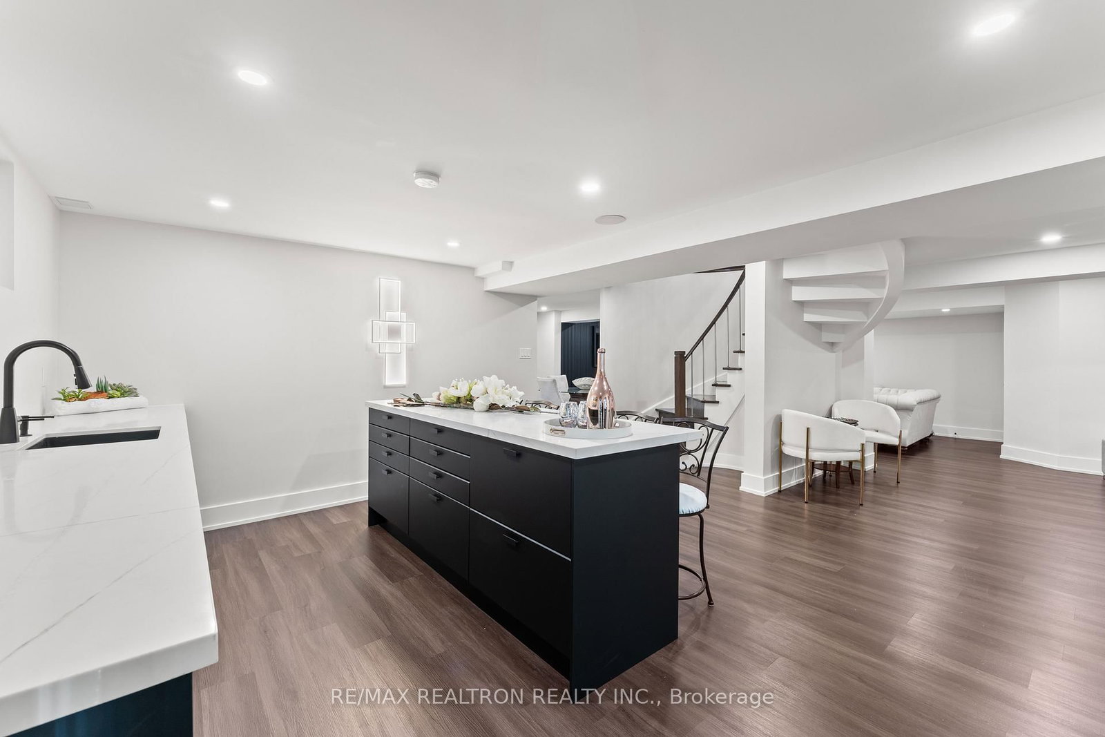 Detached House for sale at 63 Willett Crescent, Richmond Hill, Ontario, L4C 7W2 - Mill Pond - MLS: N12735754