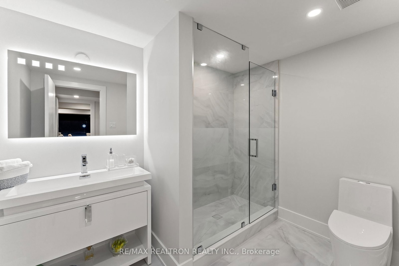 Detached House for sale at 63 Willett Crescent, Richmond Hill, Ontario, L4C 7W2 - Mill Pond - MLS: N12735754