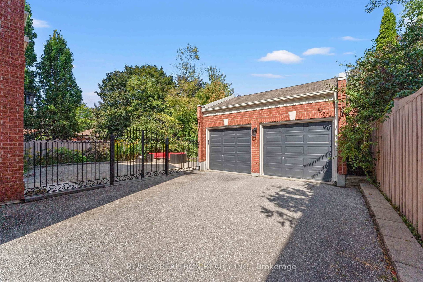 Detached House for sale at 63 Willett Crescent, Richmond Hill, Ontario, L4C 7W2 - Mill Pond - MLS: N12735754