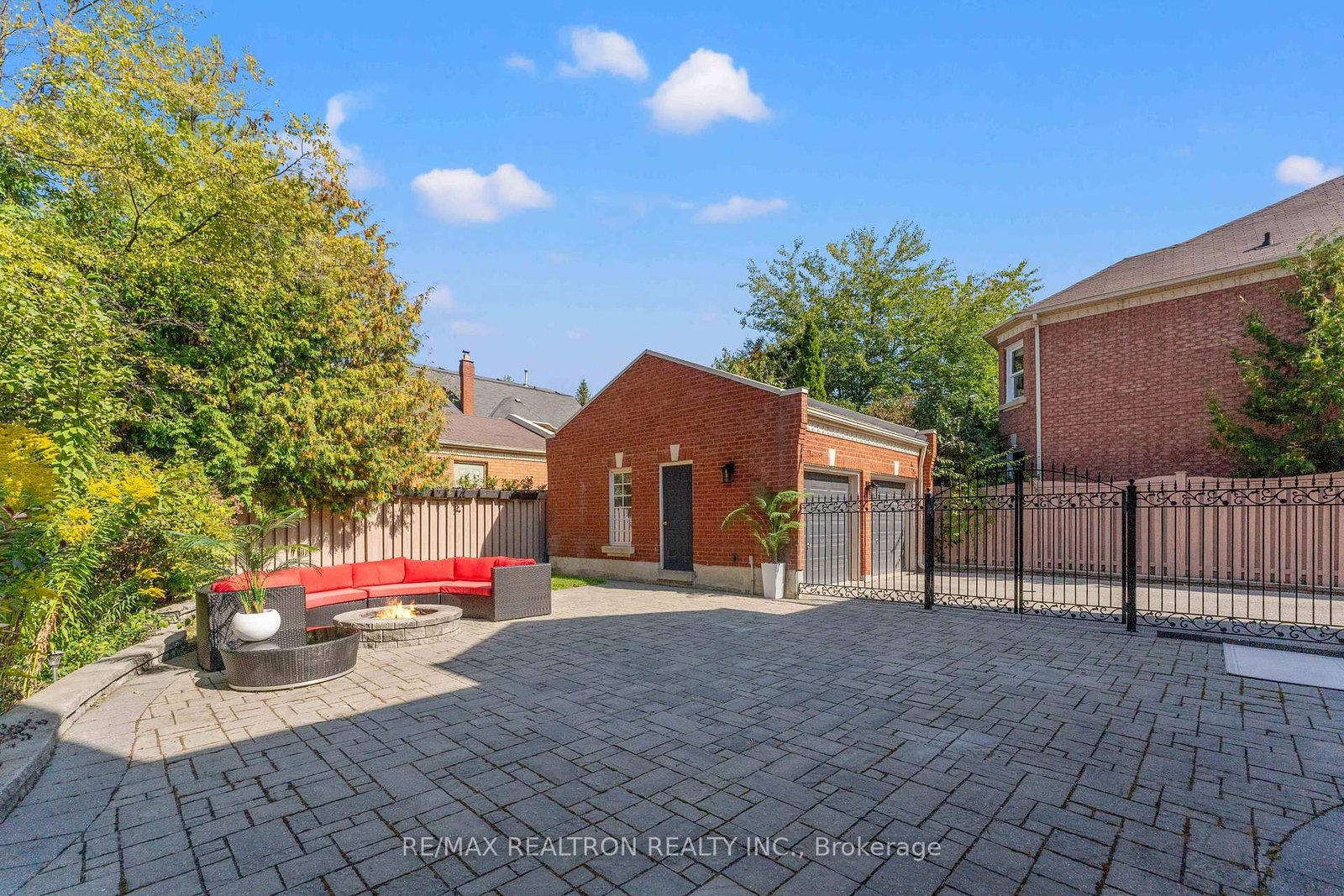 Detached House for sale at 63 Willett Crescent, Richmond Hill, Ontario, L4C 7W2 - Mill Pond - MLS: N12735754