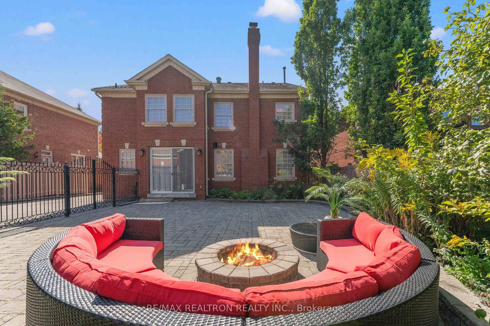 Detached House for sale at 63 Willett Crescent, Richmond Hill, Ontario, L4C 7W2 - Mill Pond - MLS: N12735754