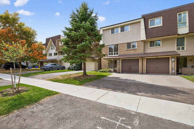 100 Poplar Cres, Aurora, L4G 3L3 | Image 3
