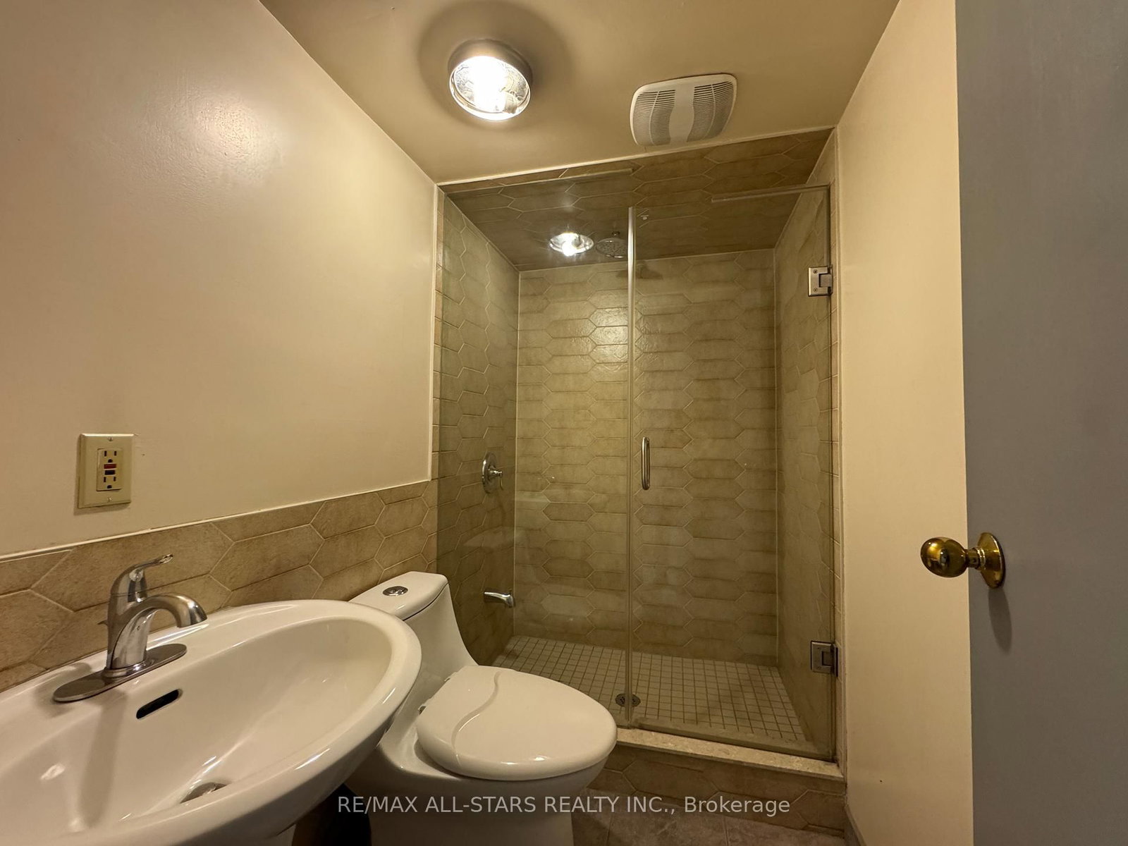25 Heritage Road, Unit 11 - Photo 21