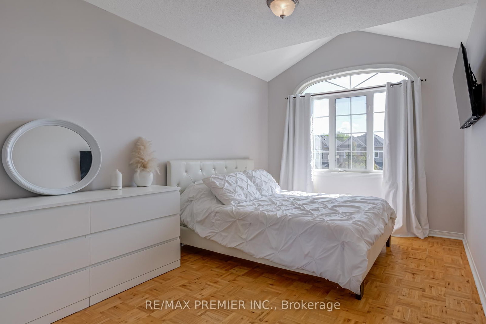 Townhouse sold at 89 Ronan Crescent, Vaughan, Ontario, L4H 2J6 - Sonoma Heights - MLS: N12736712