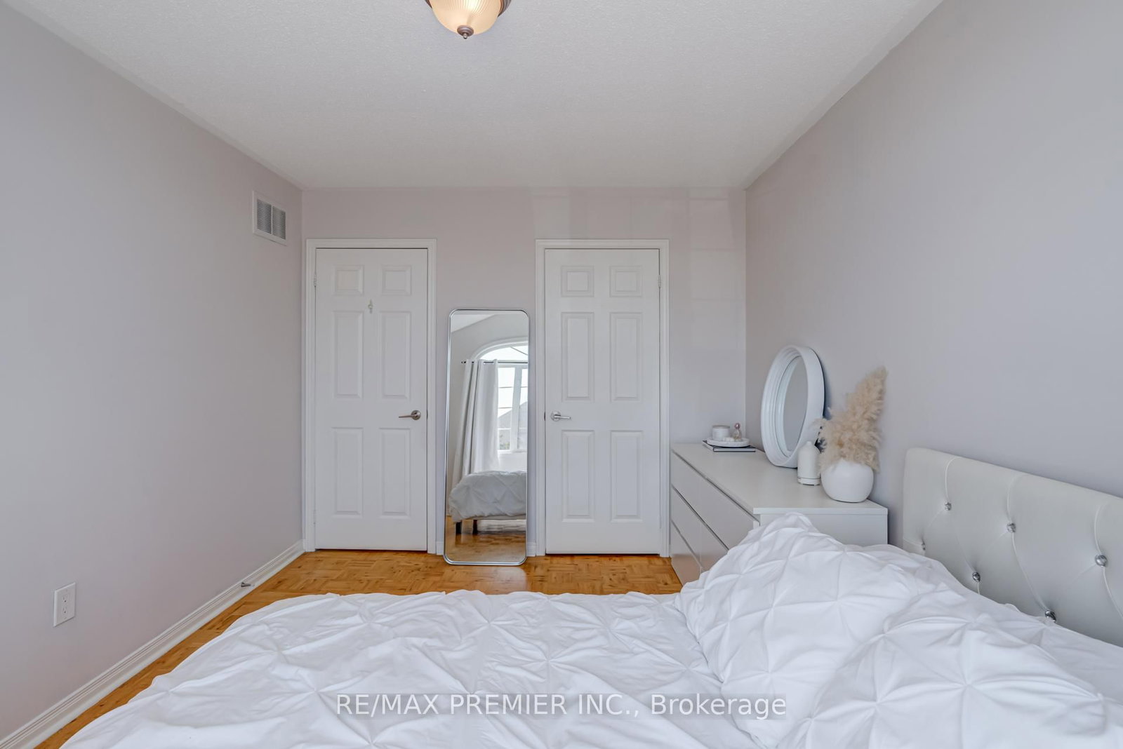 Townhouse sold at 89 Ronan Crescent, Vaughan, Ontario, L4H 2J6 - Sonoma Heights - MLS: N12736712