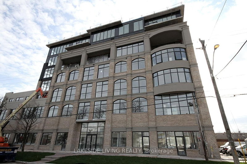 702 - 10376 Yonge St W, Richmond Hill, L4C 3B8 | Image 2