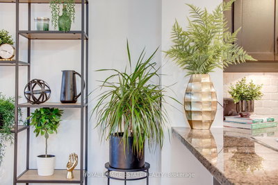 213-7363 Kennedy Road, Markham, Ontario image-0-4