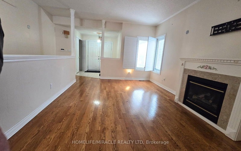 28 Rouge Bank Dr, Markham, L3S 4C7 | Image 2