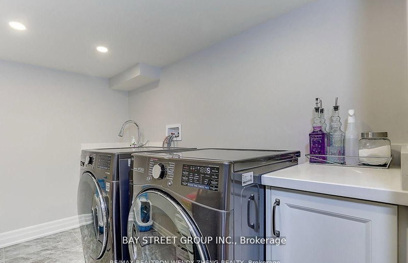 lower - 17 Ben Sinclair bs St, East Gwillimbury, L0G 1R0 | Image 3