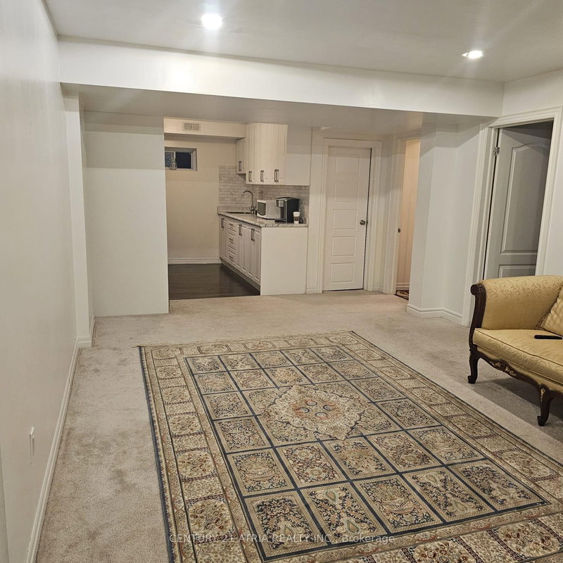 82 Vantage Loop, Newmarket, L3X 0K8 | Image 2