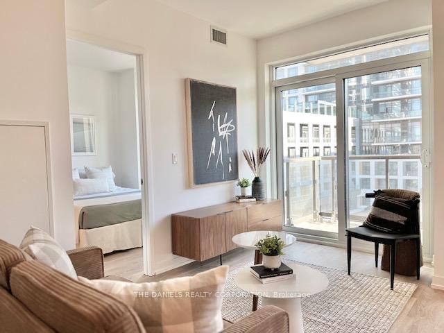 506 - 8 Beverley Glen Blvd, Vaughan, L4J 0L5 | Image 3