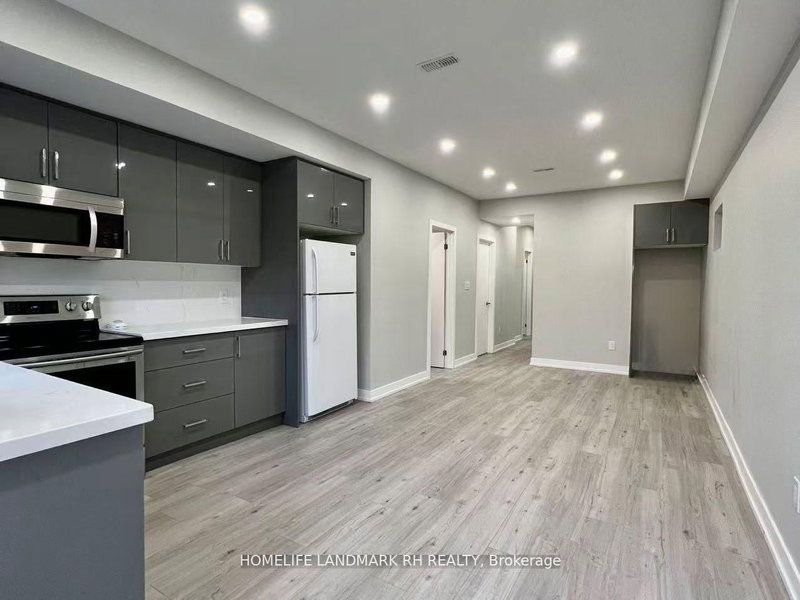 Bsmt - 25 Clara May Ave, East Gwillimbury, L9N 0R4 | Image 2