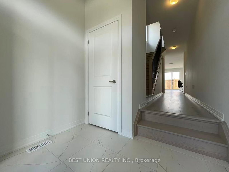 70 Tipp Dr, Richmond Hill, L4E 1J3 | Image 2