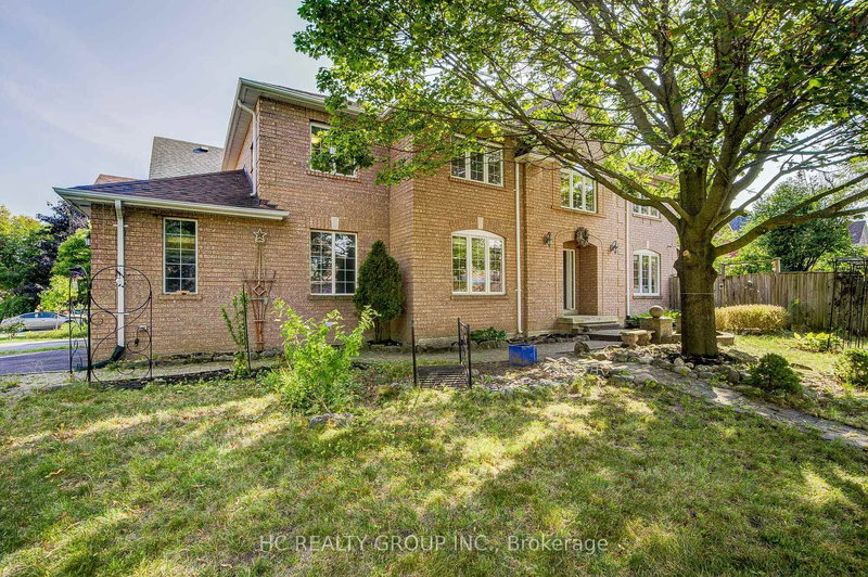 483 Menczel Cres, Newmarket, L3X 2P6 | Image 3