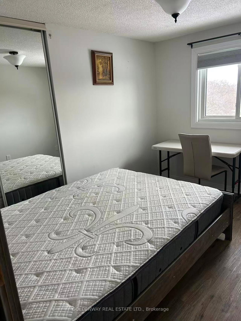 Room1 - 72 Attridge Dr, Aurora, L4G 6J4 | Image 3