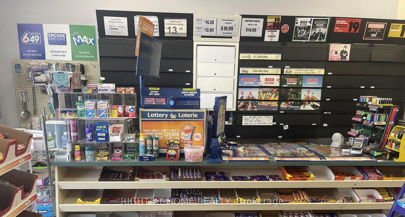 17080 Bathurst St, Newmarket, L3X 3A5 | Image 2