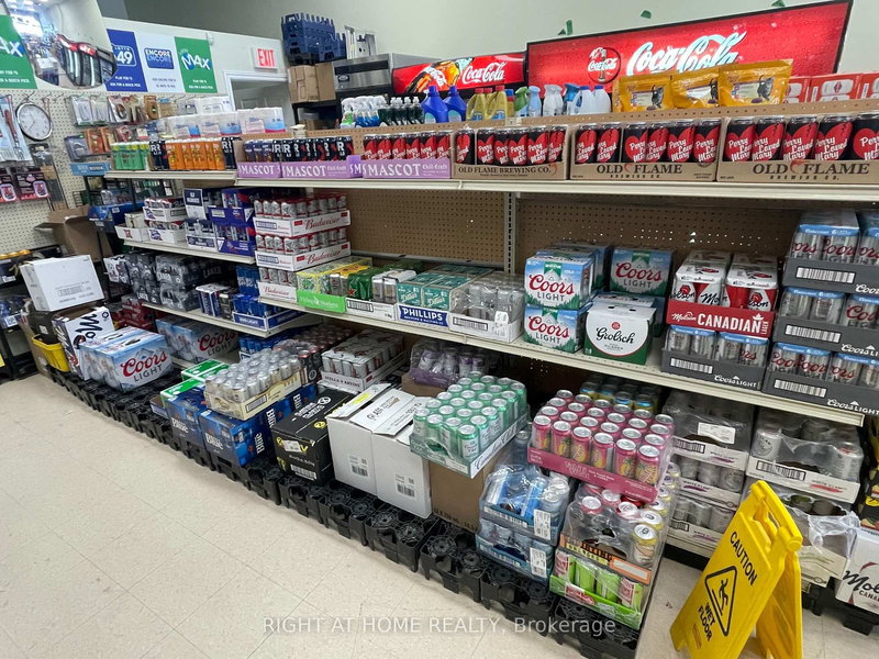 17080 Bathurst St, Newmarket, L3X 3A5 | Image 3