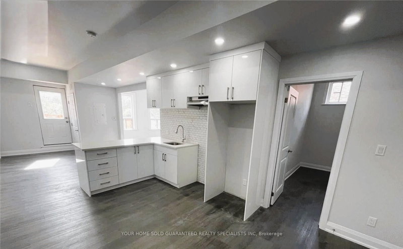 2 - 15229 Yonge St, Aurora, L4G 1L8 | Image 3