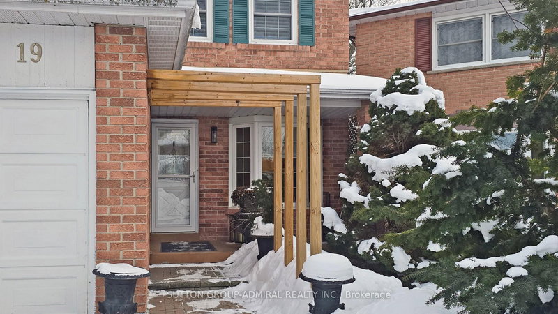 19 Backus Crt, Markham, L3P 6V6 | Image 2