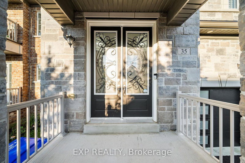 35 Tyndall Dr, Bradford West Gwillimbury, L3Z 4G6 | Image 3
