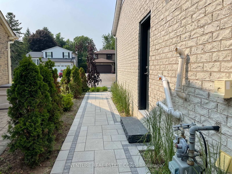 Rear - 55 Batson Dr, Aurora, L4G 3P9 | Image 3