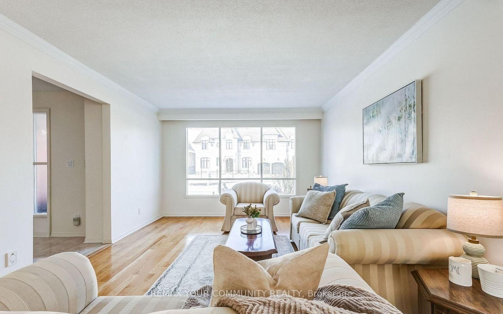 Detached House for sale at 37 Mackay Drive, Richmond Hill, Ontario, L4C 6N9 - South Richvale - MLS: N12750320