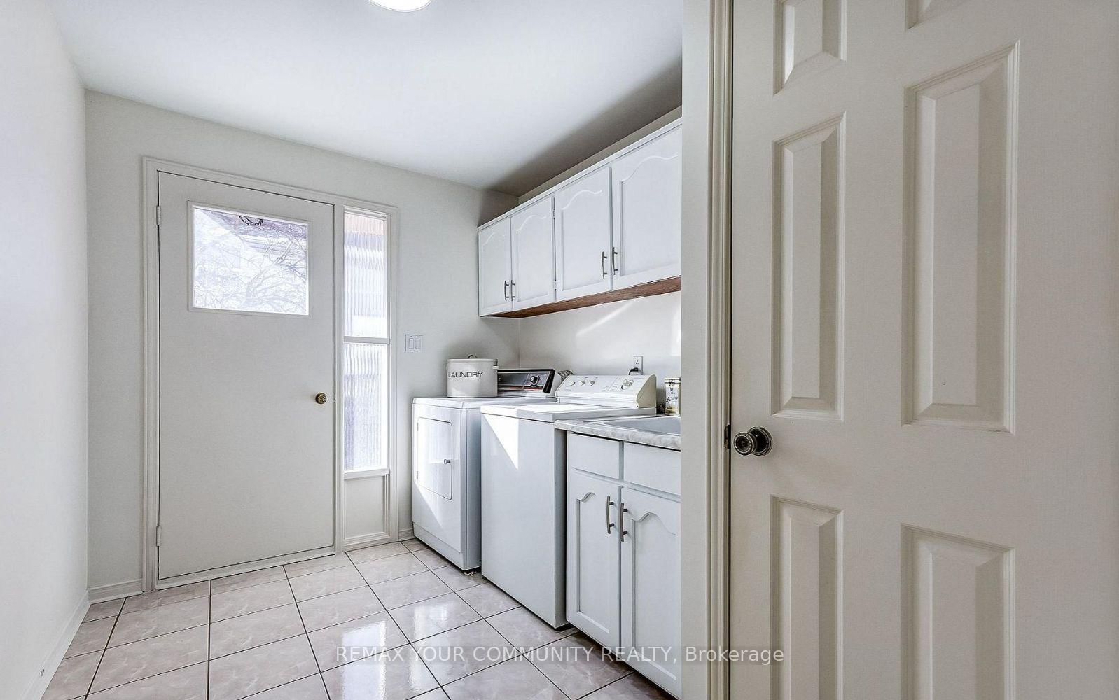 Detached House for sale at 37 Mackay Drive, Richmond Hill, Ontario, L4C 6N9 - South Richvale - MLS: N12750320