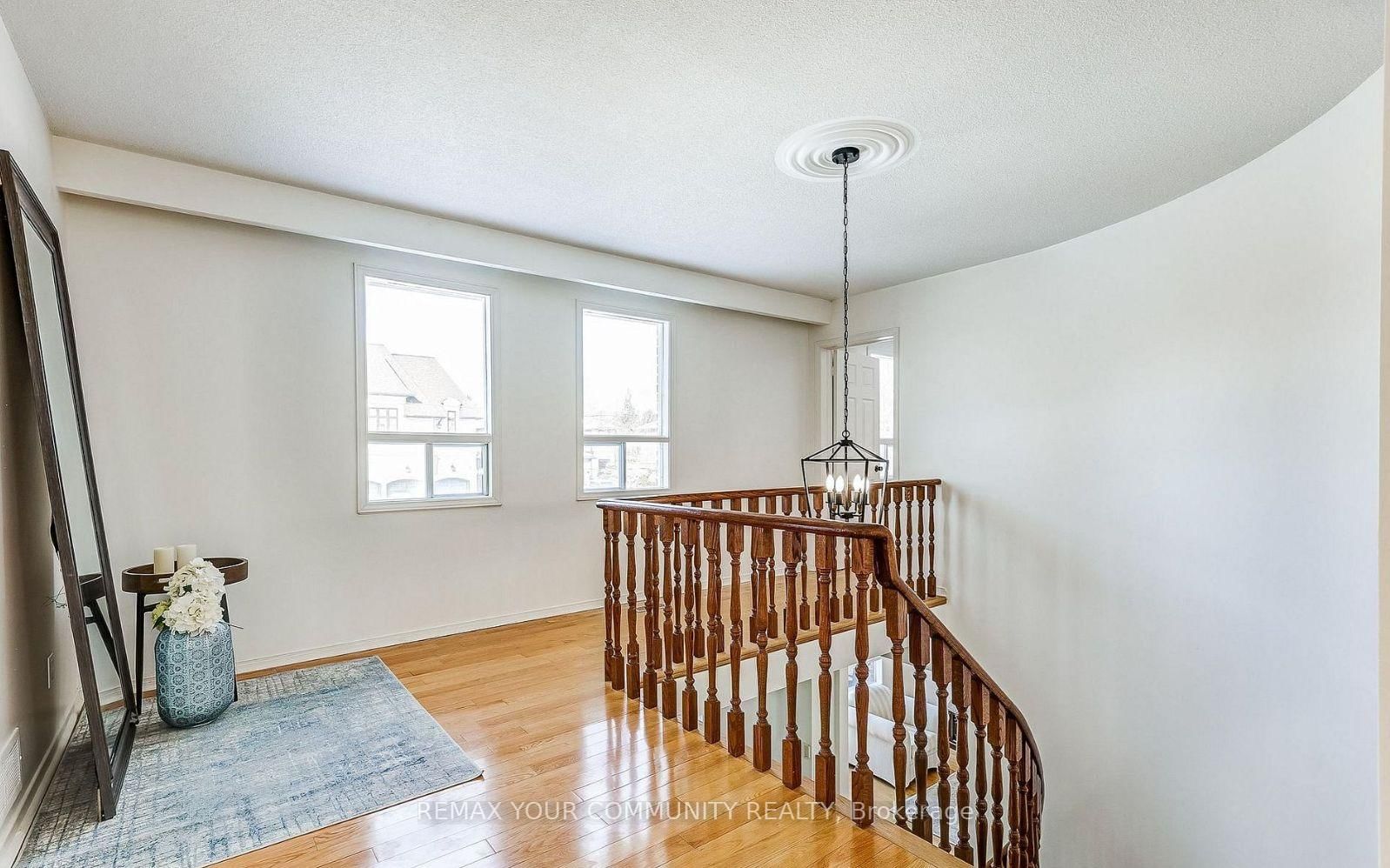 Detached House for sale at 37 Mackay Drive, Richmond Hill, Ontario, L4C 6N9 - South Richvale - MLS: N12750320