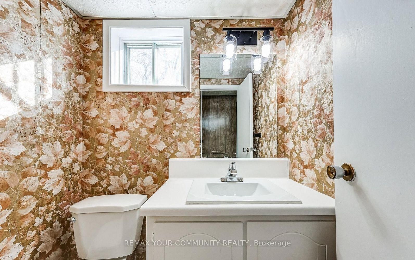 Detached House for sale at 37 Mackay Drive, Richmond Hill, Ontario, L4C 6N9 - South Richvale - MLS: N12750320