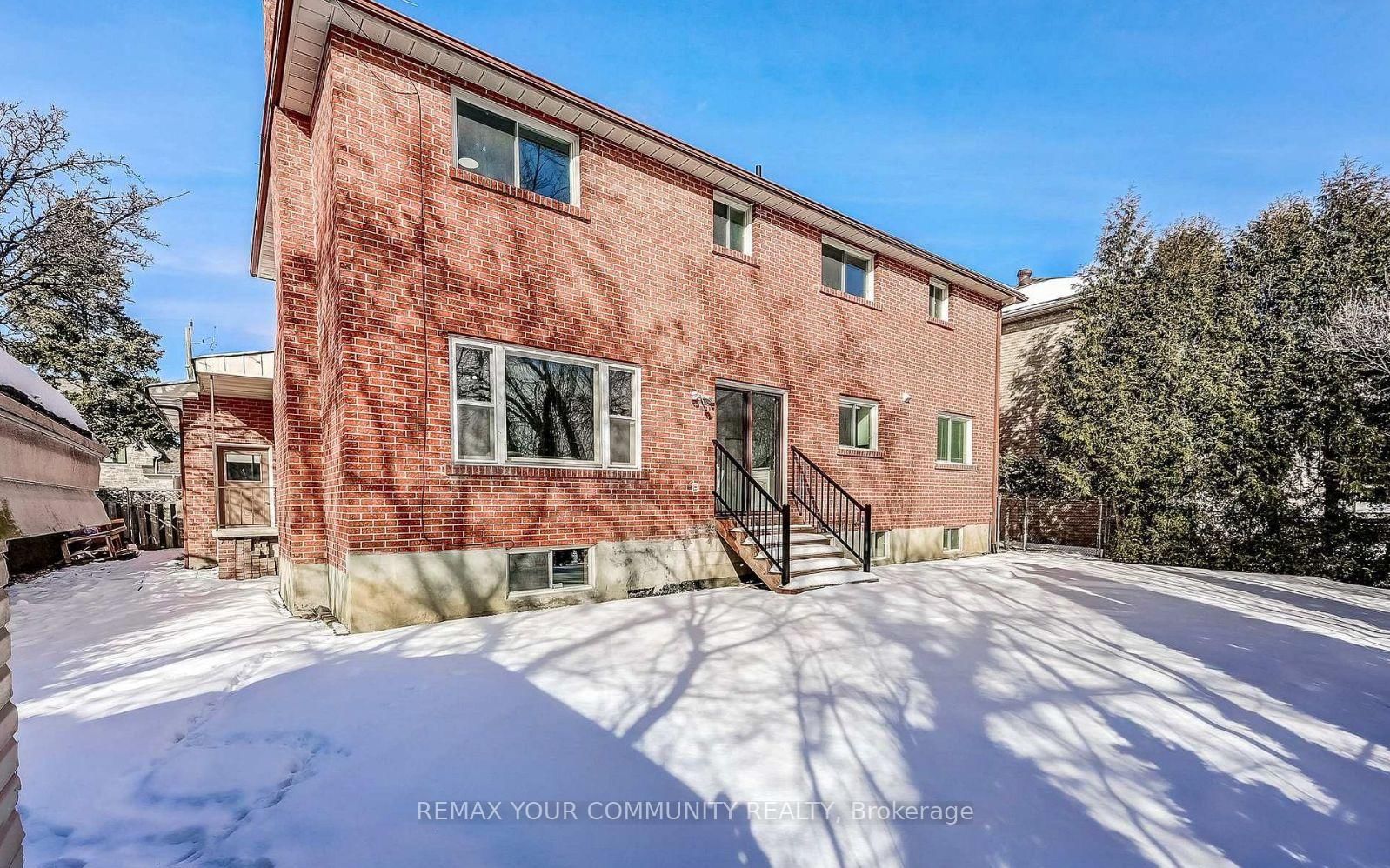 Detached House for sale at 37 Mackay Drive, Richmond Hill, Ontario, L4C 6N9 - South Richvale - MLS: N12750320