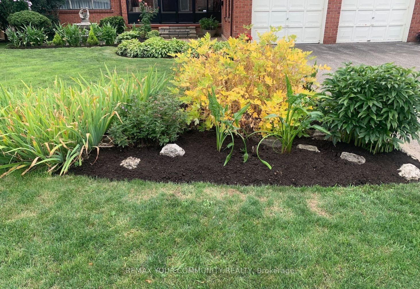 Detached House for sale at 37 Mackay Drive, Richmond Hill, Ontario, L4C 6N9 - South Richvale - MLS: N12750320