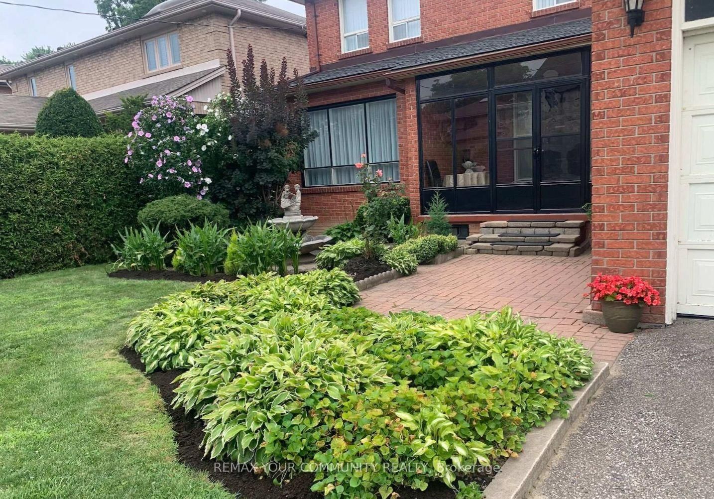 Detached House for sale at 37 Mackay Drive, Richmond Hill, Ontario, L4C 6N9 - South Richvale - MLS: N12750320