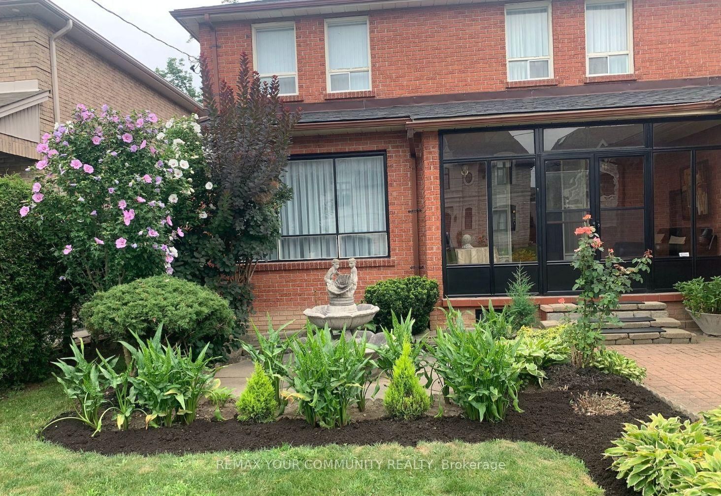 Detached House for sale at 37 Mackay Drive, Richmond Hill, Ontario, L4C 6N9 - South Richvale - MLS: N12750320