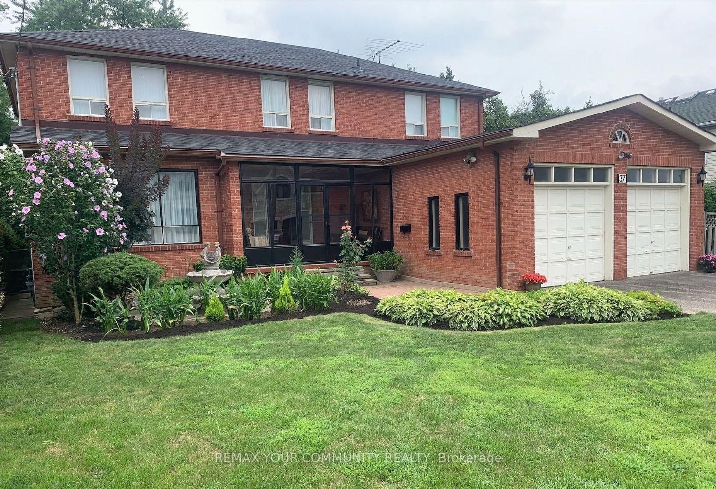 Detached House for sale at 37 Mackay Drive, Richmond Hill, Ontario, L4C 6N9 - South Richvale - MLS: N12750320