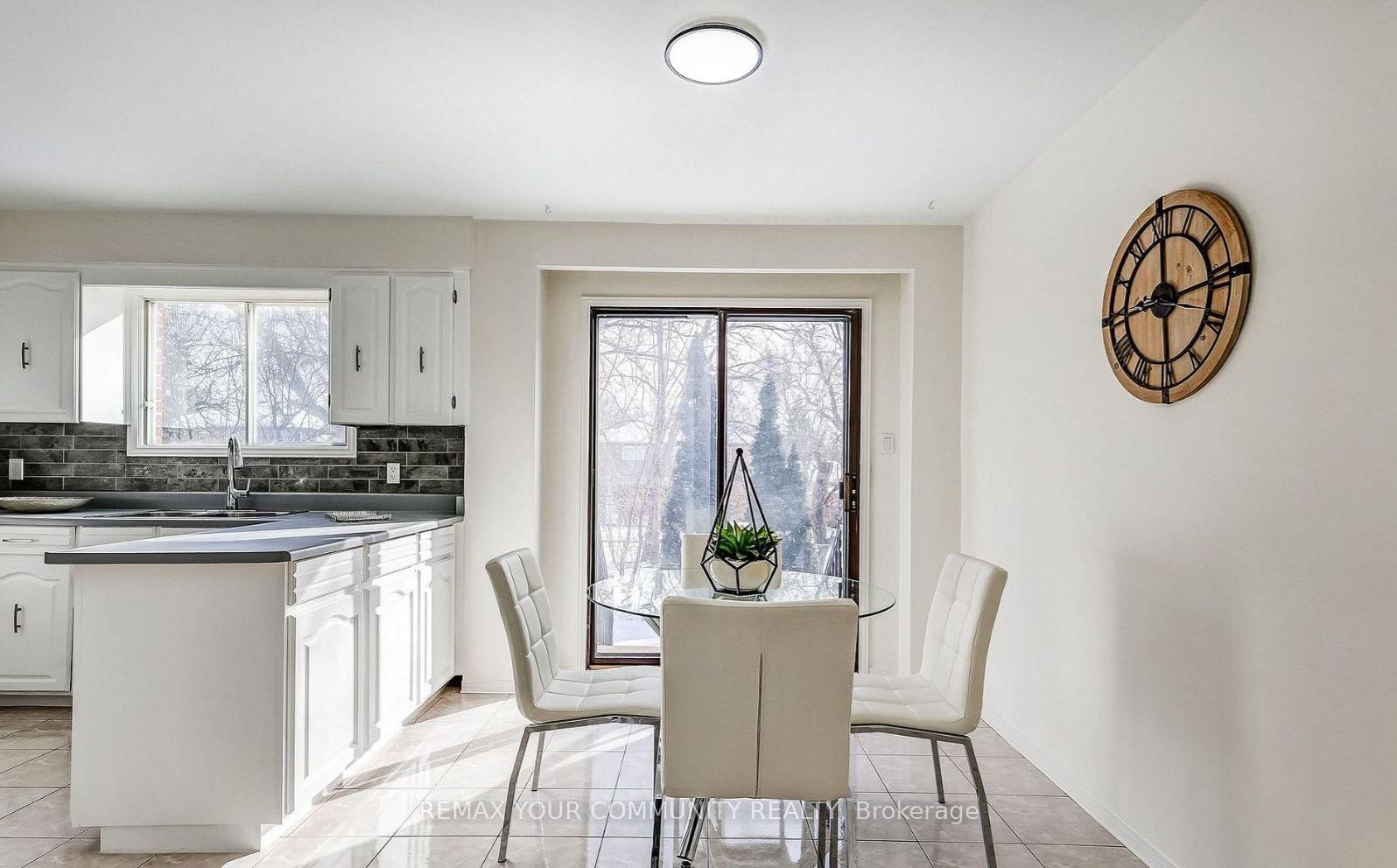 Detached House for sale at 37 Mackay Drive, Richmond Hill, Ontario, L4C 6N9 - South Richvale - MLS: N12750320