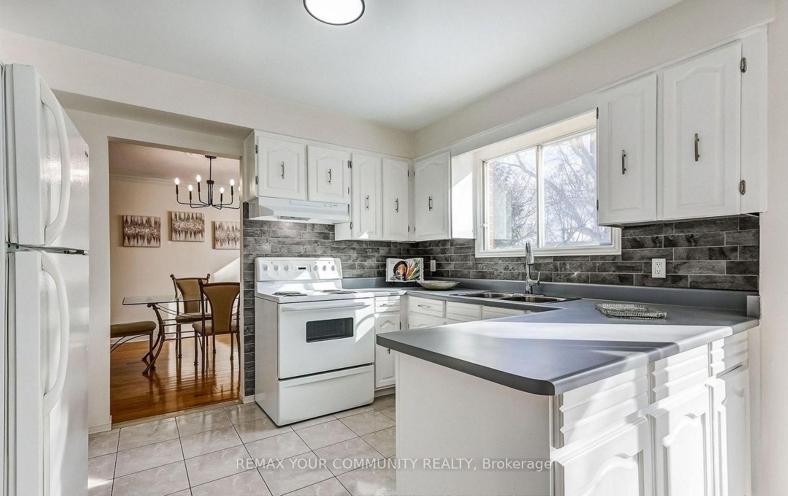 Detached House for sale at 37 Mackay Drive, Richmond Hill, Ontario, L4C 6N9 - South Richvale - MLS: N12750320