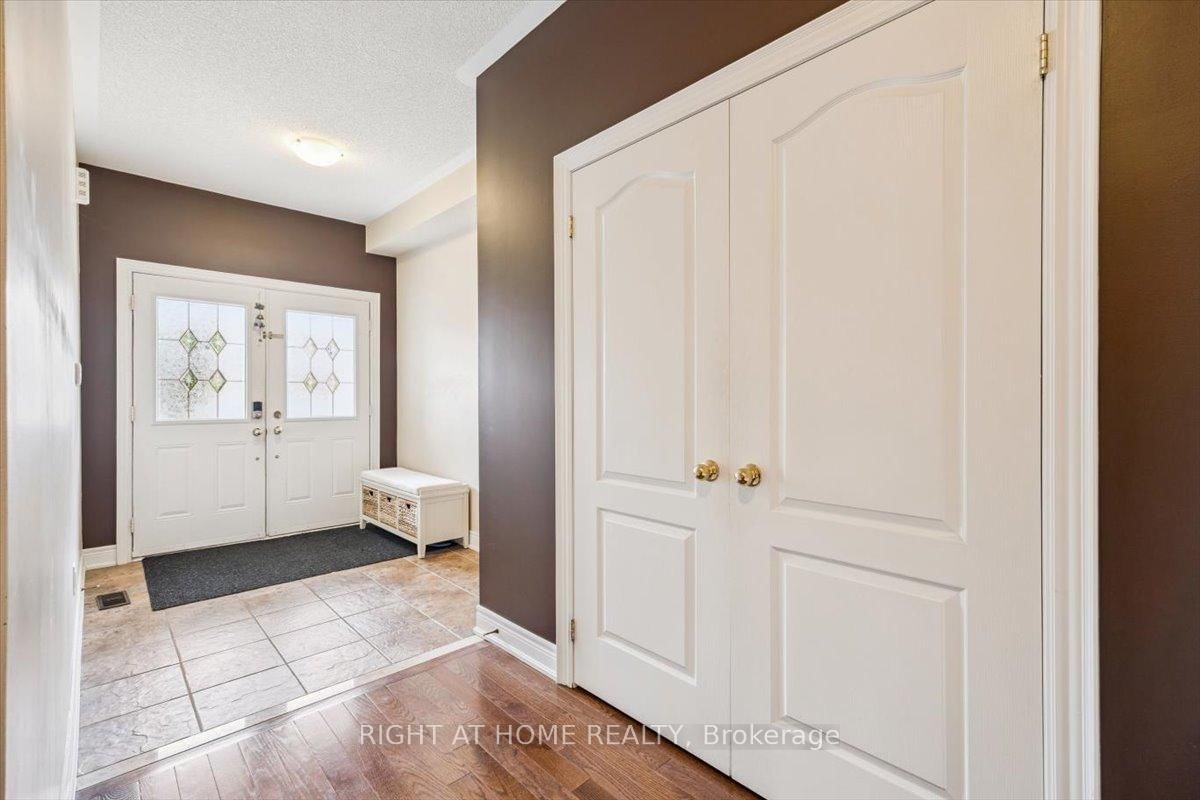 166 Gardiner Drive • Bradford West Gwillimbury, ON photo 5
