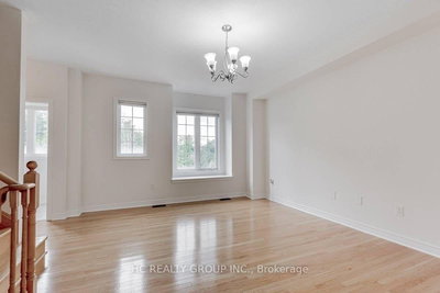 106-15 Old Colony Road, Richmond Hill, Ontario image-0-3